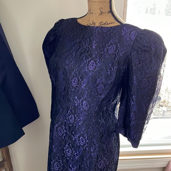 Beautiful vintage dress. Dark purple. Dress w/skirt that is detachable. - Picture 9 of 14